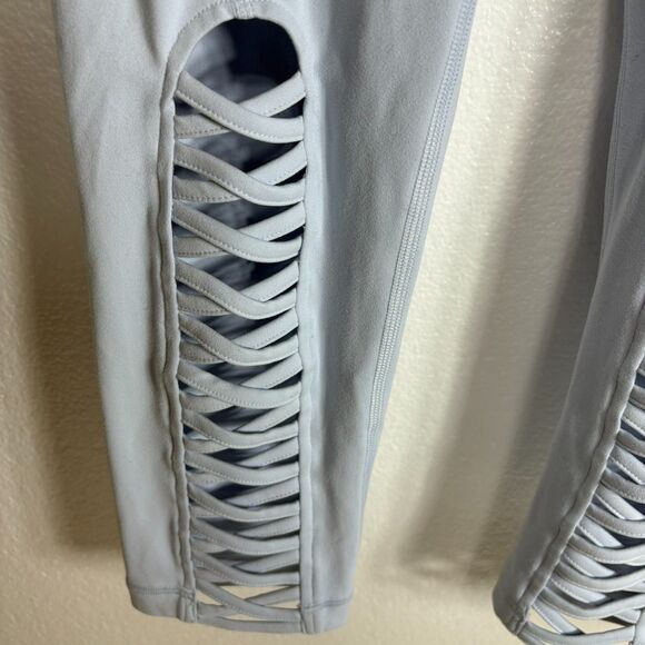 YOGALICIOUS Blue Cropped Leggings Yoga Athletic Front Cut Out Design Size Small - Picture 4 of 9